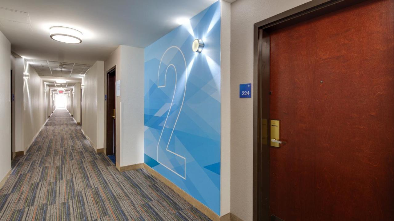Holiday Inn Express & Suites Detroit - Farmington Hills By Ihg Northville Exterior photo