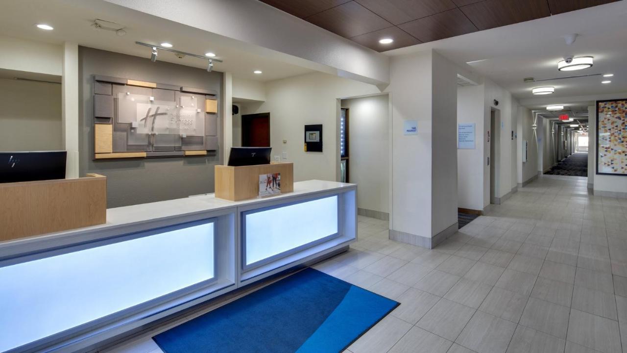 Holiday Inn Express & Suites Detroit - Farmington Hills By Ihg Northville Exterior photo