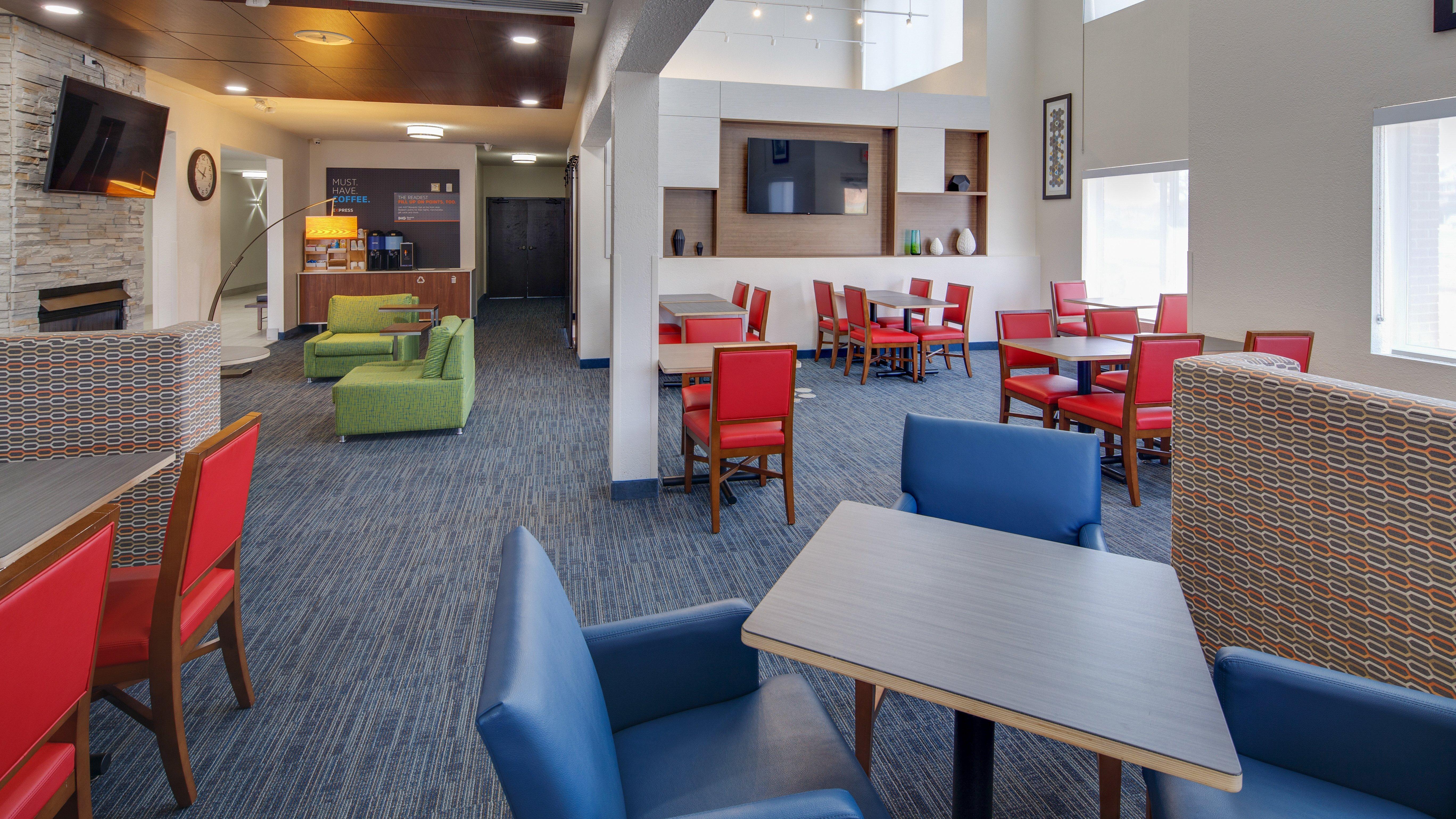 Holiday Inn Express & Suites Detroit - Farmington Hills By Ihg Northville Exterior photo