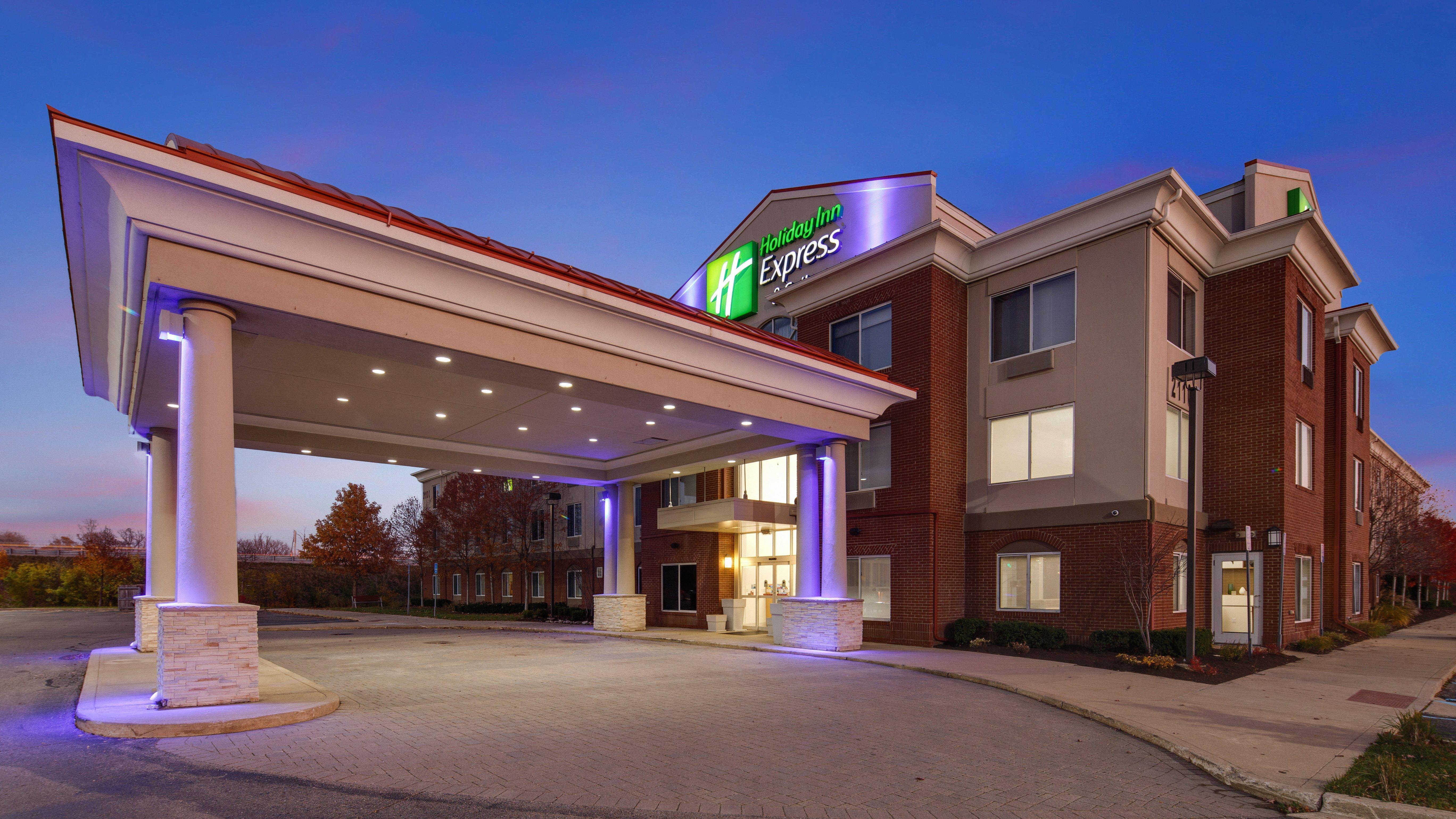 Holiday Inn Express & Suites Detroit - Farmington Hills By Ihg Northville Exterior photo