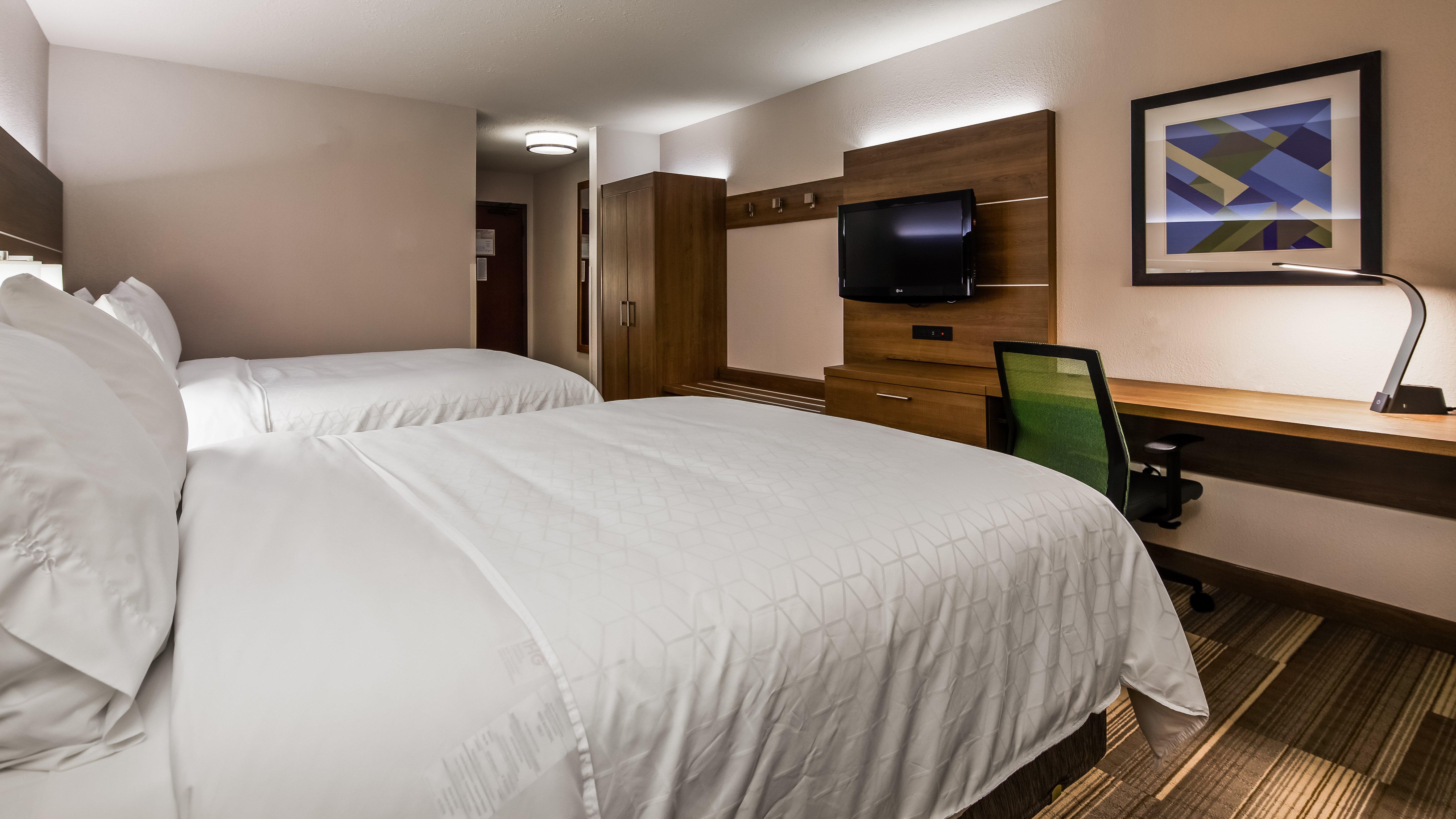 Holiday Inn Express & Suites Detroit - Farmington Hills By Ihg Northville Exterior photo