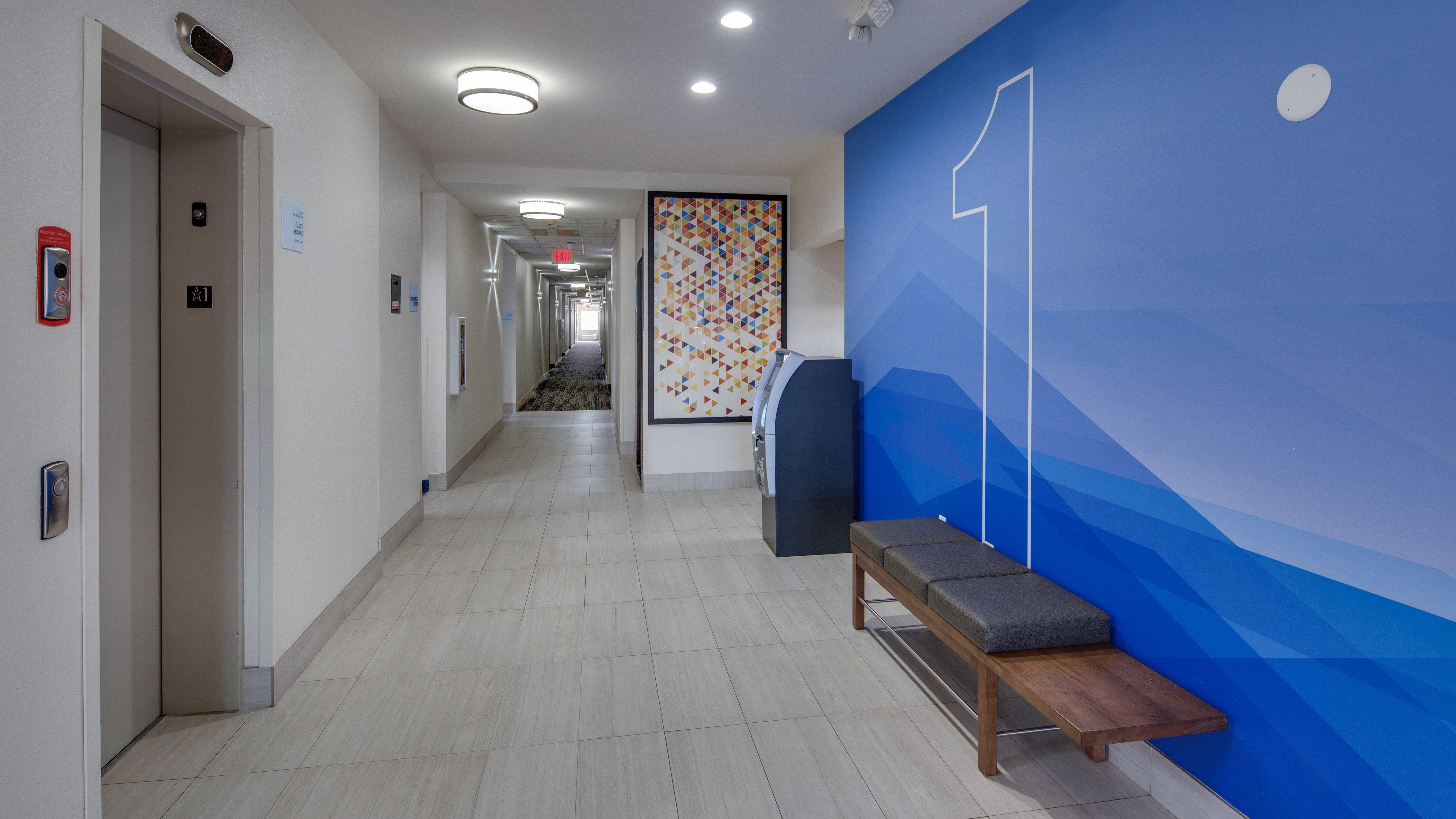 Holiday Inn Express & Suites Detroit - Farmington Hills By Ihg Northville Exterior photo
